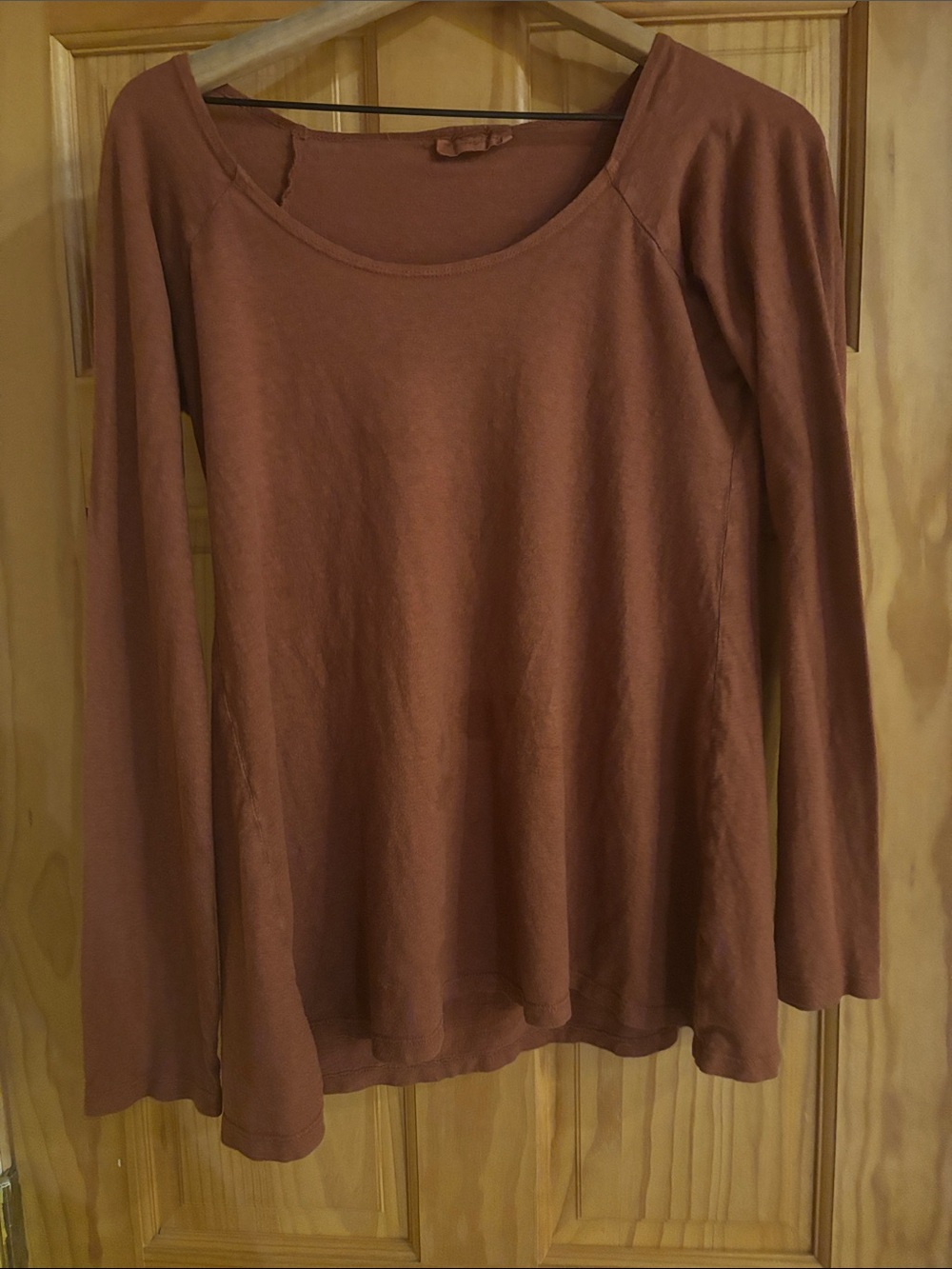 Sweet skins hemp Long-Sleeve Scoop Neck Top in Rust